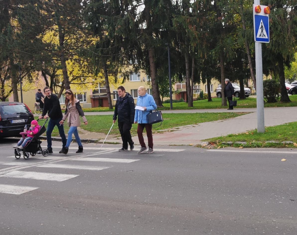 Svetový deň bielej palice. Vodičov v Brezne zastavovali na Ulici ČSA