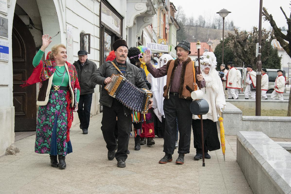 Fašiangy v Brezne. O zábavu na námestí sa postarajú seniori z Prameňa a ľudovka Mostáru