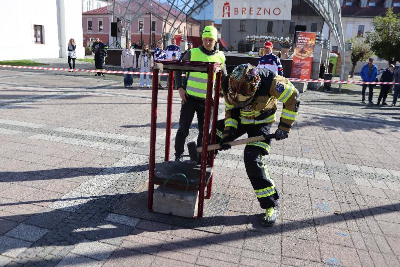 Na súťaži v Brezne si zmerali sily dobrovoľní hasiči. Tohtoročná účasť bola rekordná