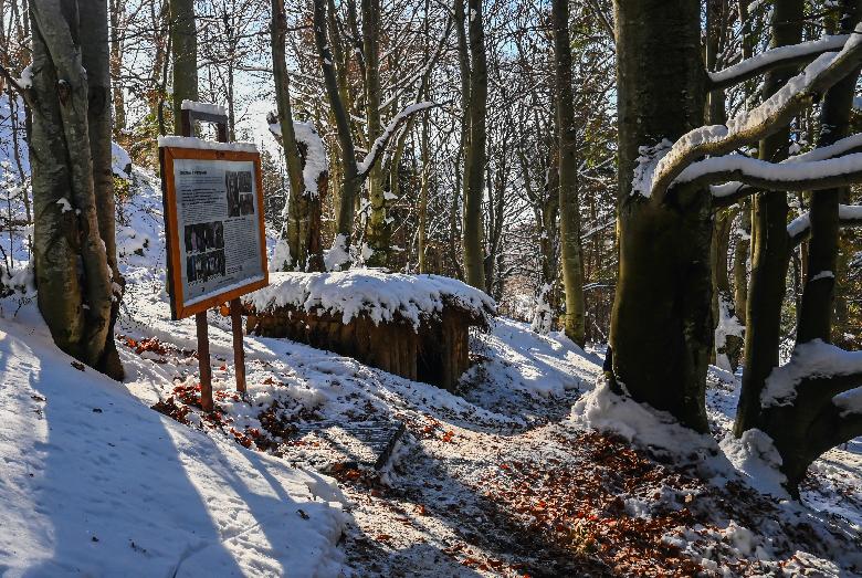 V lokalite nad Breznom slávnostne otvorili zrekonštruované vojenské zemľanky